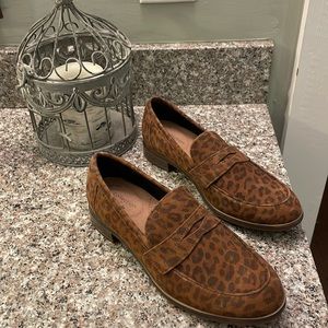 Women’s Clark’s Animal Print Loafers Size 6.5. Wonderful Condition.